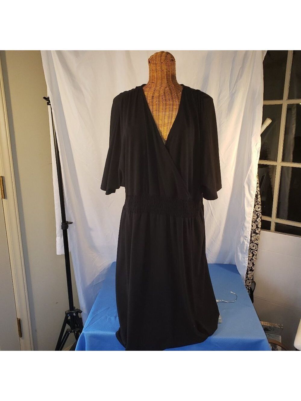 SOFT BY AVENUE Women's Black Faux Wrap w/Elastic waist Dress - 26/28